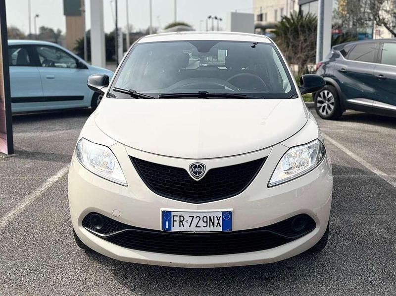 Usata Lancia Ypsilon Gold 69 CV (50 kW) 2018 Beige Utilitaria