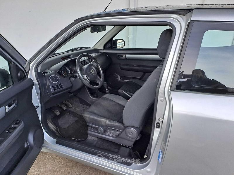 Usata Suzuki Swift 92 CV (67 kW) 2008 Argento Utilitaria