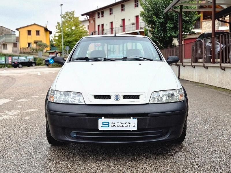 Usata Fiat Strada 80 CV (58 kW) 2004 Bianco Pick-up