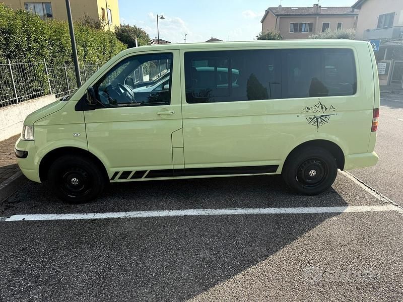 Usata VW Caravelle 2005 Giallo Furgone