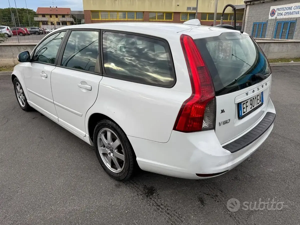 Usata Volvo V50 Plus 115 CV (84 kW) 2011 Bianco Station wagon