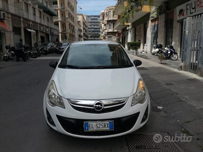 Usata Opel Corsa 86 CV (63 kW) 2012 Bianco Berlina