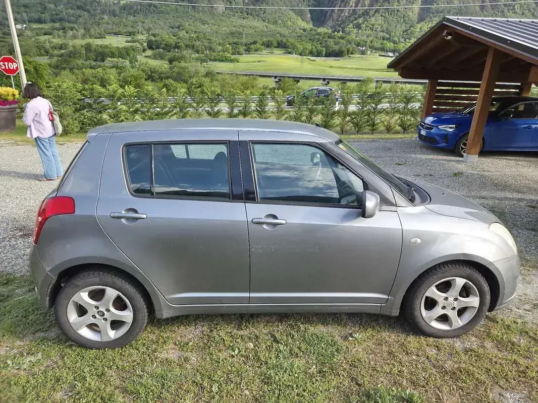 Usata Suzuki Swift GL 92 CV (67 kW) 2006 Grigio Utilitaria