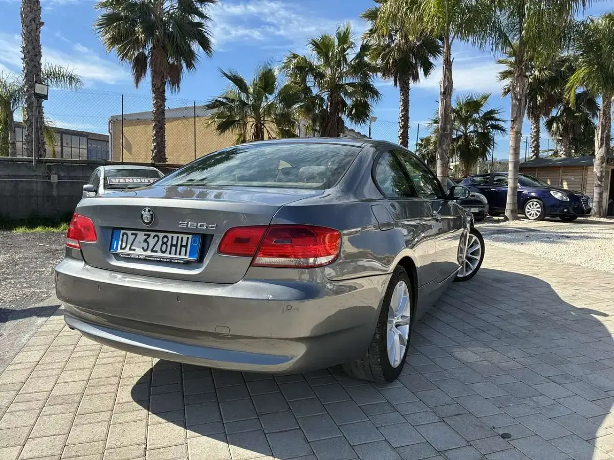 Usata BMW 320 177 CV (130 kW) 2009 Grigio Coupé