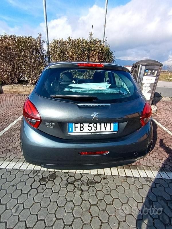 Usata Peugeot 208 82 CV (60 kW) 2016 Grigio Utilitaria