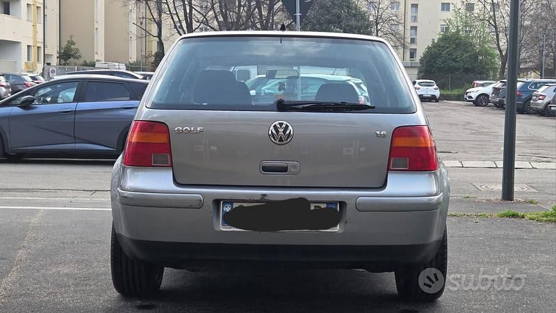 Usata VW Golf IV Highline 105 CV (77 kW) 2003 Grigio Berlina