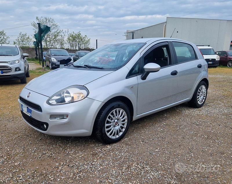 Usata Fiat Punto Lounge 69 CV (50 kW) 2015 Grigio Utilitaria
