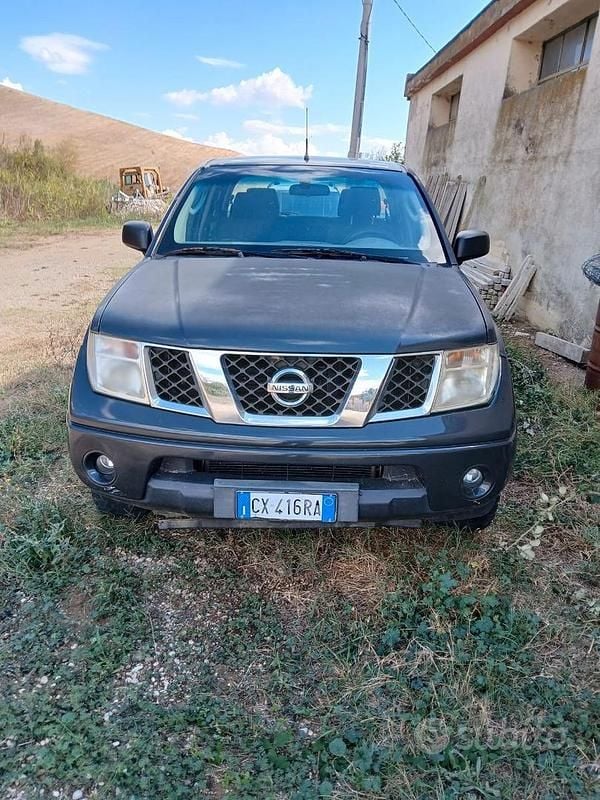 Usata Nissan Navara 190 CV (139 kW) 2006 Grigio Pick-up