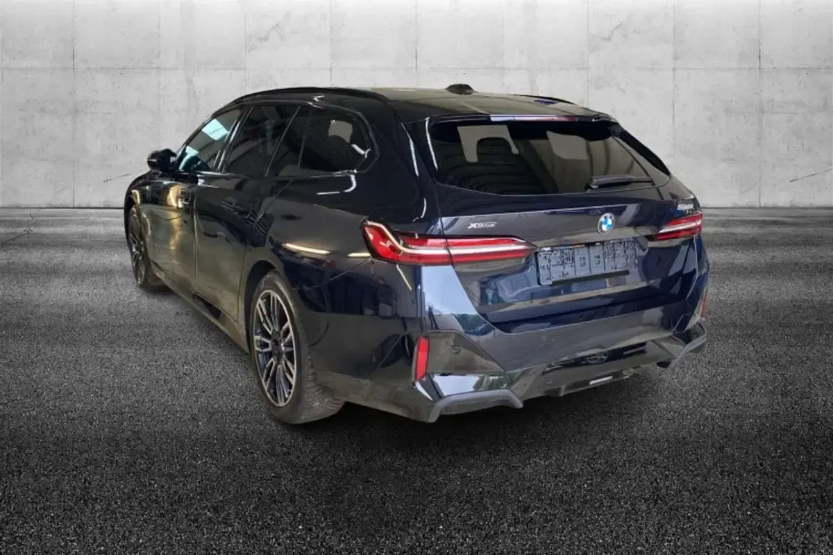 Usata BMW 520 M Sport 197 CV (144 kW) 2025 Nero Station wagon