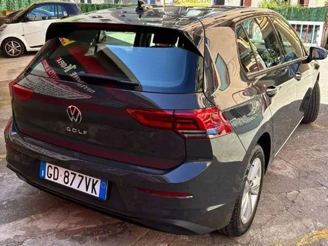 Usata VW Golf VIII Life 110 CV (80 kW) 2020 Grigio Berlina