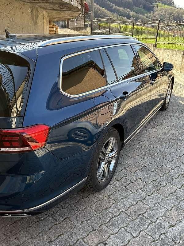 Usata VW Passat Business 120 CV (88 kW) 2020 Blu Station wagon