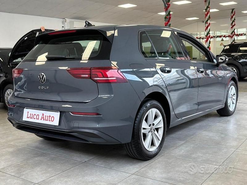 Usata VW Golf VIII 116 CV (85 kW) 2025 Grigio scuro Berlina