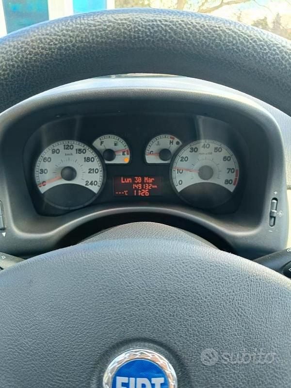 Usata Fiat Punto 2004 Blu Utilitaria