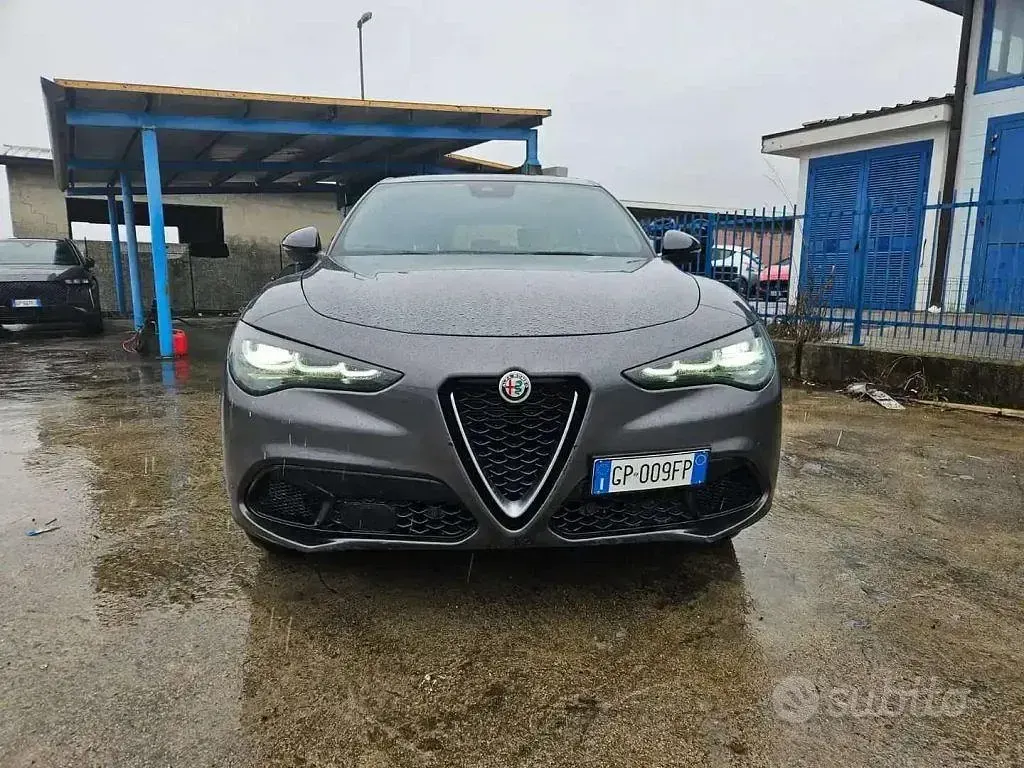 Usado Alfa Romeo Stelvio Super 209 CV (153 kW) 2023 Gris SUV