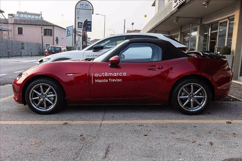 Usata Mazda MX5 Exclusive-Line 132 CV (97 kW) 2025 Rosso Cabrio