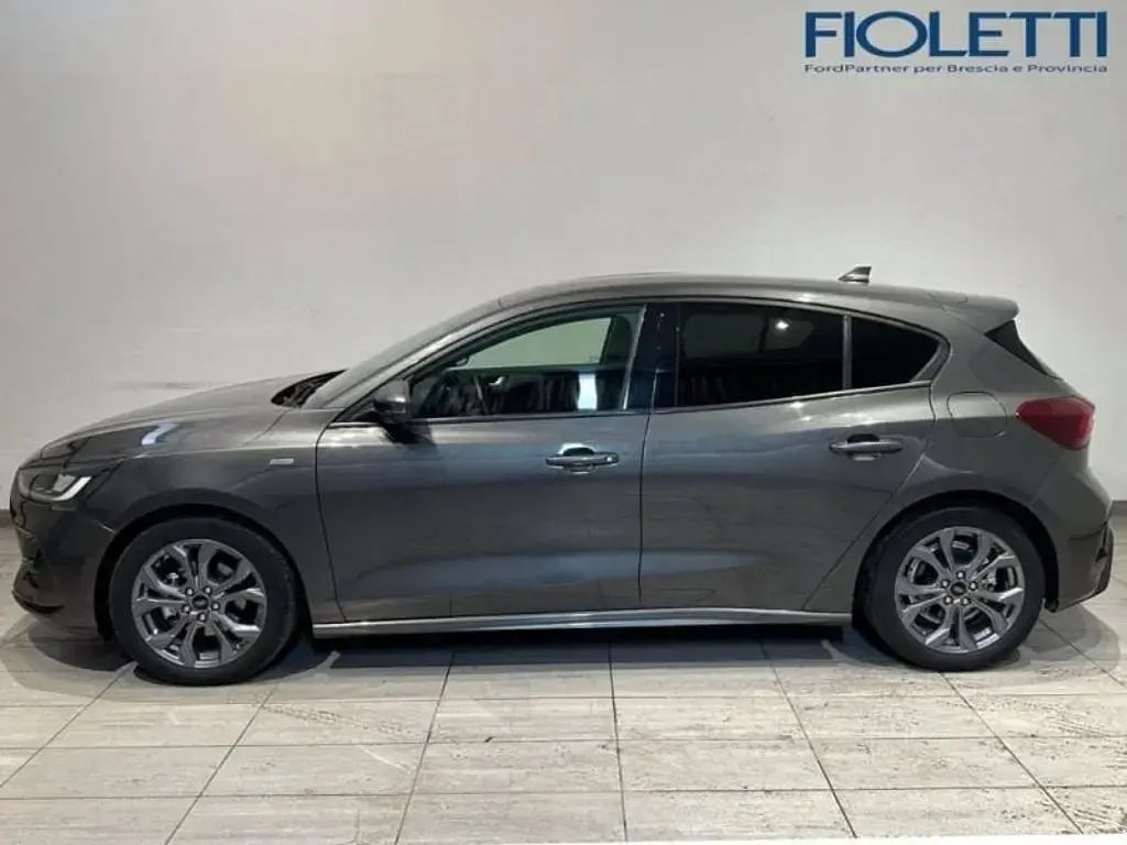 Usata Ford Focus ST-Line 125 CV (91 kW) 2023 Magnetic grey (metallizzato) Berlina