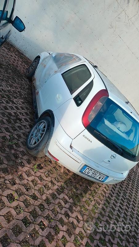 Usata Opel Corsa 58 CV (42 kW) 2003 Bianco Berlina