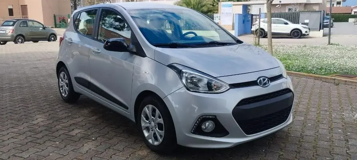 Usata Hyundai i10 66 CV (48 kW) 2015 Argento Utilitaria