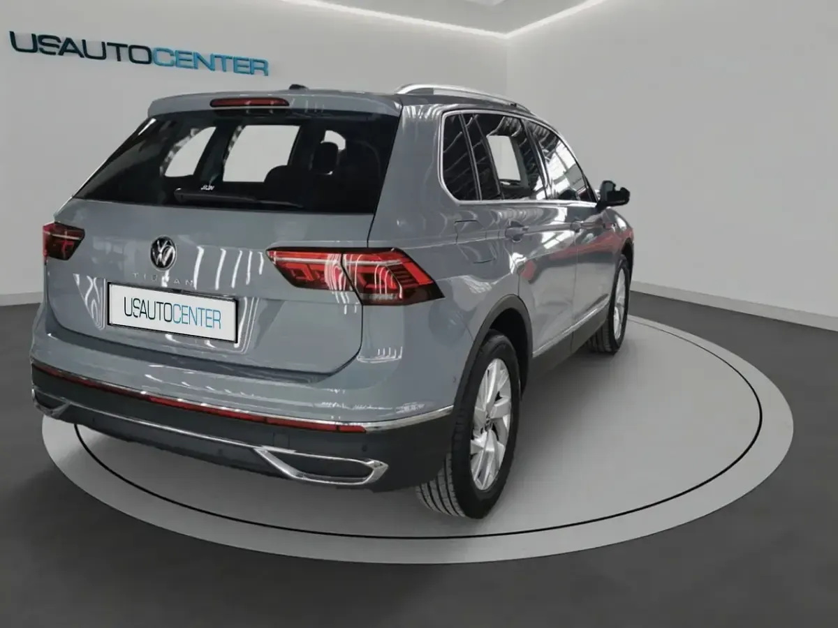 Usata VW Tiguan R-line 150 CV (110 kW) 2023 Grenadill black metallizzato SUV