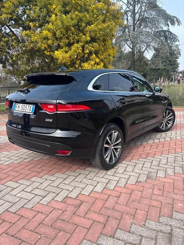 Usata Jaguar F-Pace Portfolio 179 CV (131 kW) 2017 Nero SUV