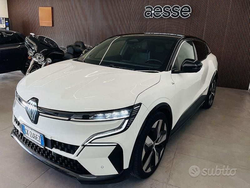 Begagnad Renault Megane E-Tech Techno 55 kW (75 HK) 2022 Vit SUV