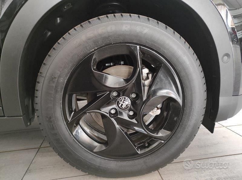 Usata Alfa Romeo Junior 136 CV (100 kW) 2024 Nero SUV