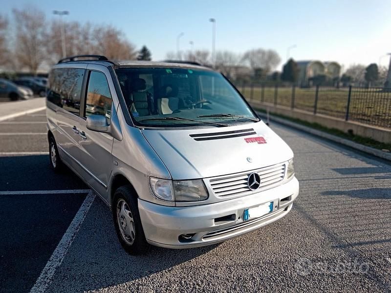 Grigio Usata 2004 Mercedes V220 Monovolume | 2000 € - Immagine 1/4