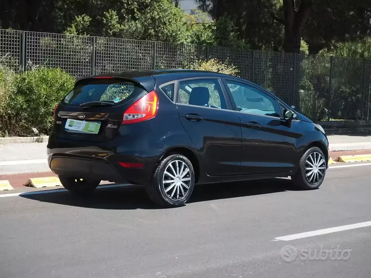 Usata Ford Fiesta Titanium 82 CV (60 kW) 2010 Nero Berlina