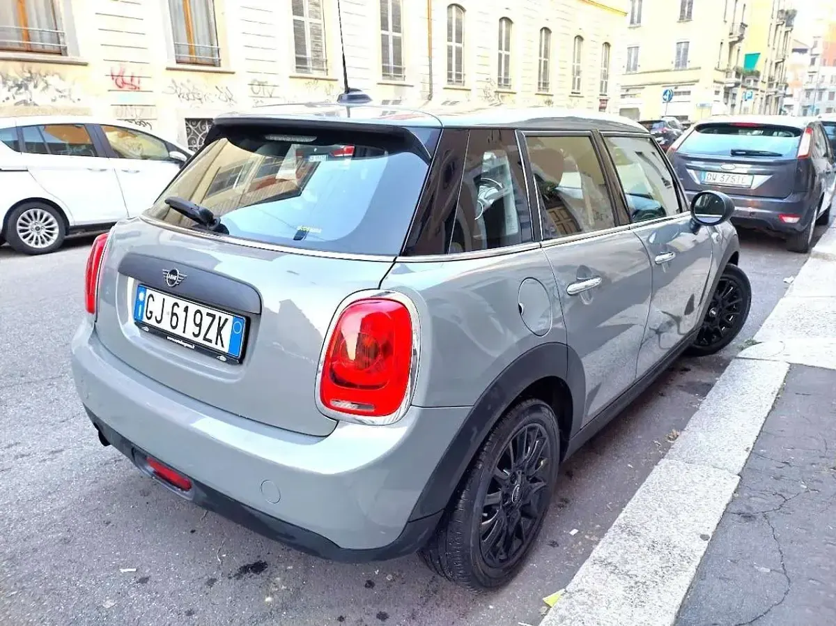 Usata Mini ONE 102 CV (75 kW) 2018 Grigio Utilitaria