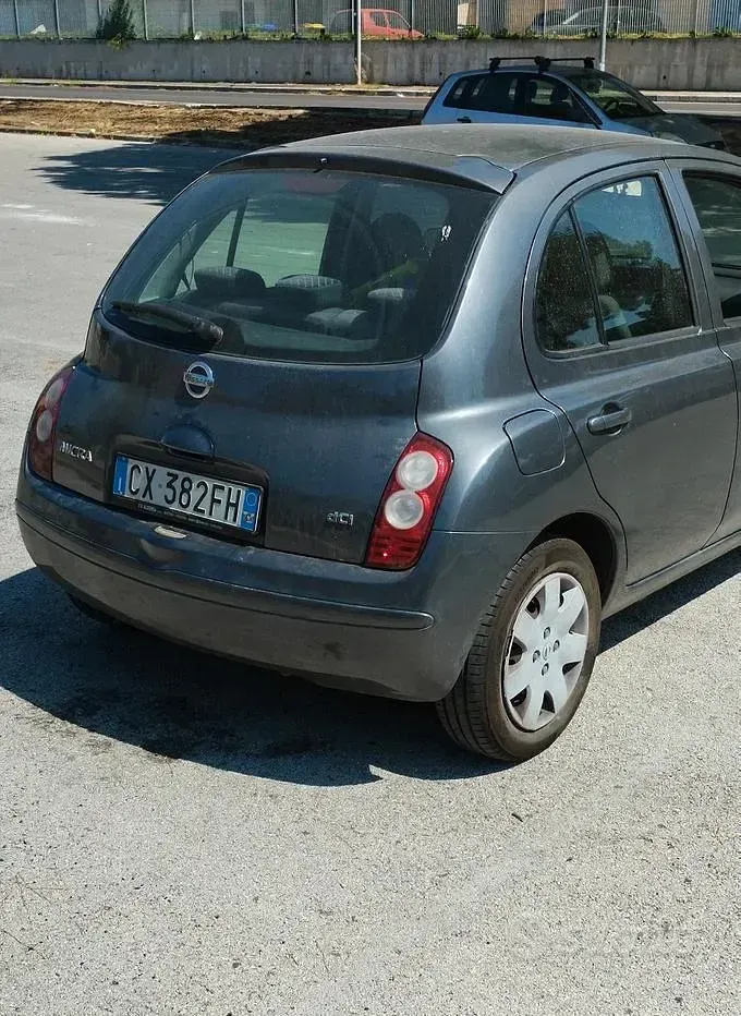 Usata Nissan Micra 65 CV (47 kW) 2005 Grigio Berlina
