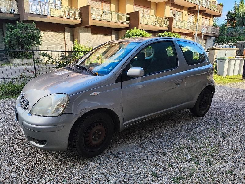 Usata Toyota Yaris 65 CV (47 kW) 2003 Utilitaria