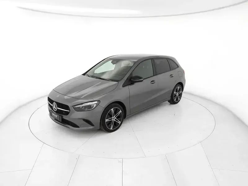 Usata Mercedes B250e Advanced 218 CV (160 kW) 2025 Grigio Monovolume