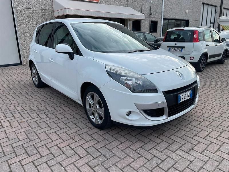 Usata Renault Scénic III Luxe 110 CV (80 kW) 2011 Bianco Monovolume