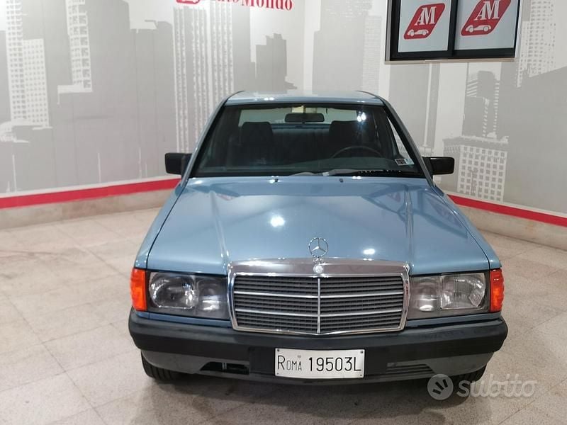 Blu Usata 1985 Mercedes 190 Tre volumi | 1890 € - Immagine 1/4