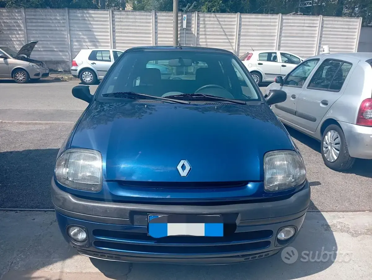 Usata Renault Clio 75 CV (55 kW) 1999 Bluazzurro Berlina