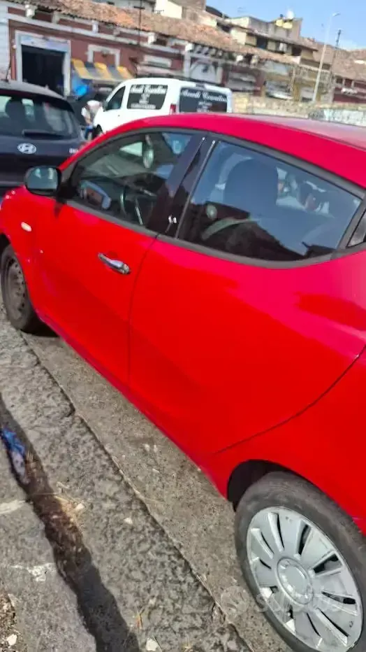 Usata Lancia Ypsilon 69 CV (50 kW) 2016 Rosso Utilitaria