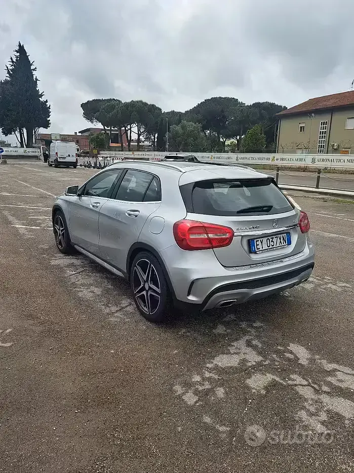 Usata Mercedes GLA200 Premium 136 CV (100 kW) 2015 Grigio SUV
