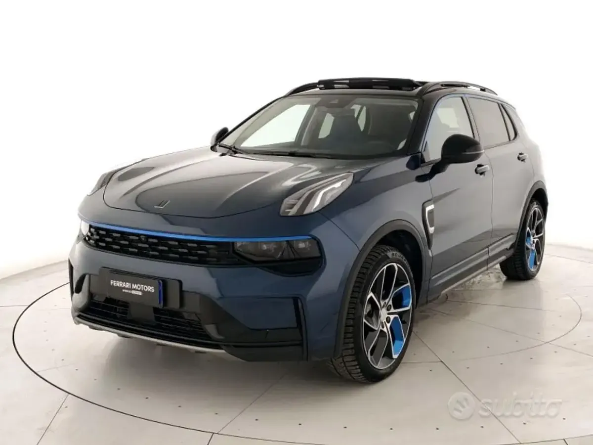 Usata Lynk & Co 01 179 CV (131 kW) 2023 Blu con tetto nero SUV