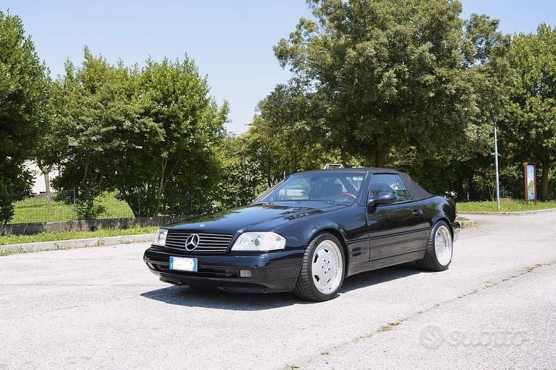 Usata Mercedes SL500 306 CV (225 kW) 2000 Nero Cabrio