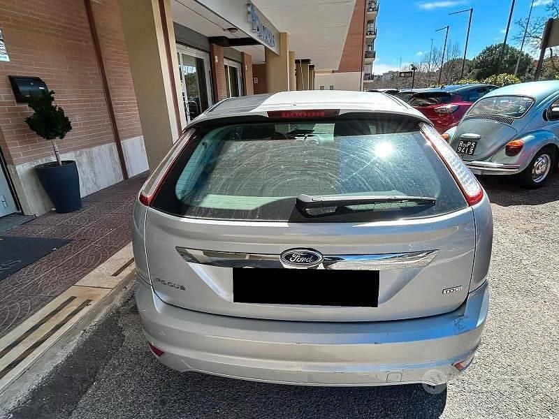 Usata Ford Focus Titanium 109 CV (80 kW) 2008 Grigio Berlina