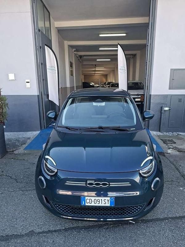 Usata Fiat 500e Business 42 kW (58 CV) 2020 Blu/azzurro Utilitaria