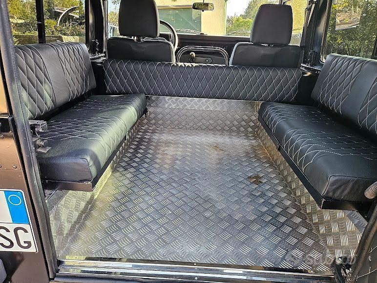 Usata Land Rover Defender 68 CV (50 kW) 2021 Nero SUV