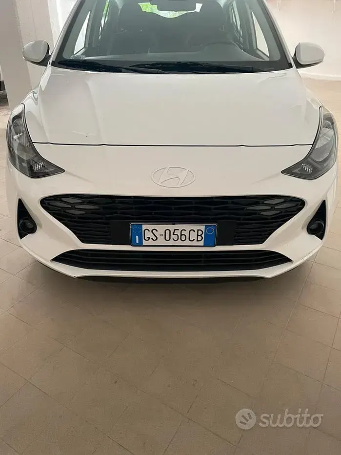 Usata Hyundai i10 67 CV (49 kW) 2023 Bianco Utilitaria