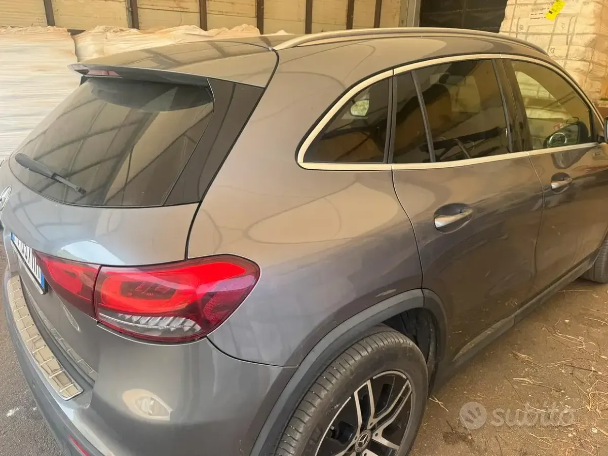 Usata Mercedes GLA200 163 CV (119 kW) 2020 Grigio SUV