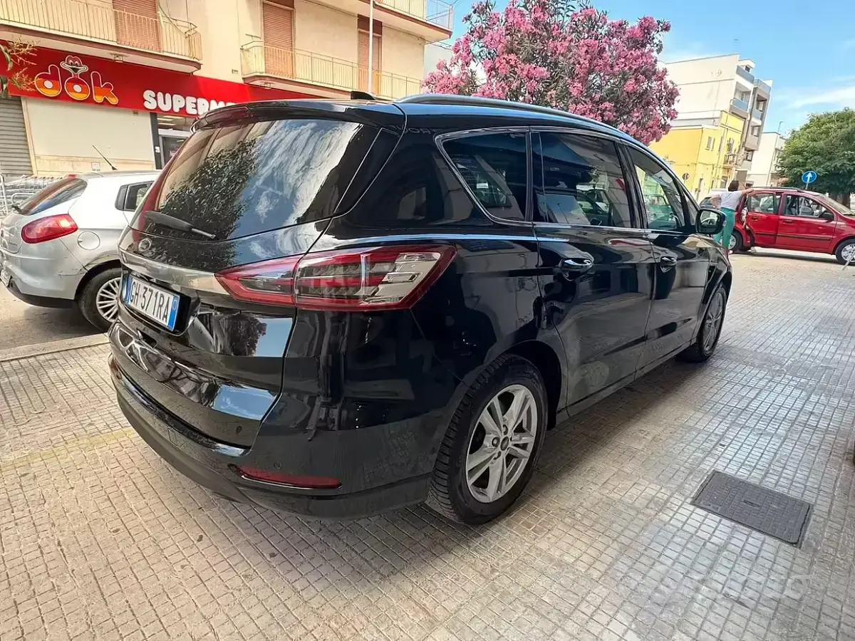 Usata Ford S-MAX Business Edition 150 CV (110 kW) 2022 Nero Monovolume