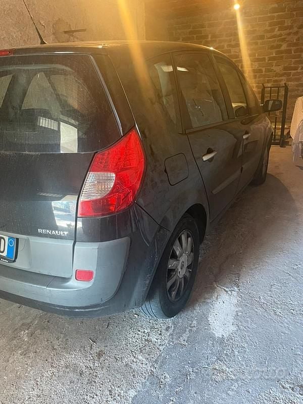Usata Renault Scénic II 130 CV (95 kW) 2005 Nero Monovolume