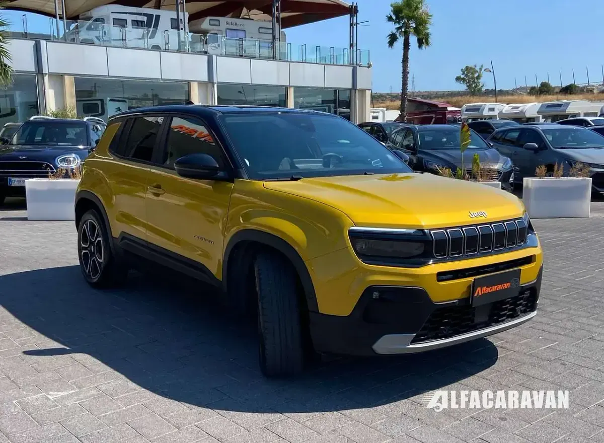 Usata Jeep Avenger Summit 101 CV (74 kW) 2024 Oro SUV