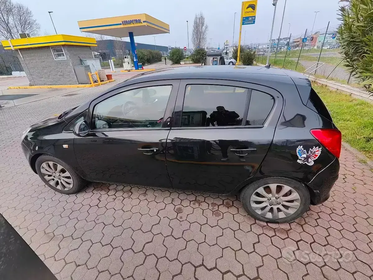 Usata Opel Corsa 80 CV (58 kW) 2010 Nero Utilitaria