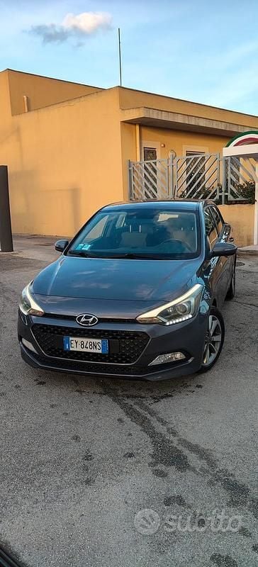Usata Hyundai i20 2015 Grigio Utilitaria