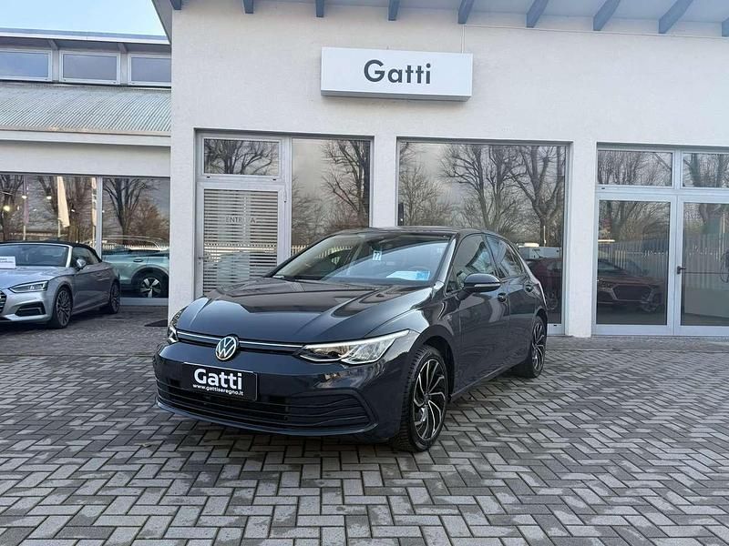 Grigio Usata 2021 VW Golf VIII Life Tre volumi | 17.900 € (Cara) - Immagine 1/4